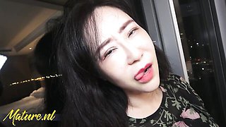 Horny MILF Looks Right At You While She Sucks
