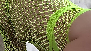 Athletic Blonde Spreads Her Legs and Starts to Finger Her Wet Pussy Before a Creamy Finish!