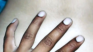 Girlfriend ke chut me ungli ghusa di closeup
