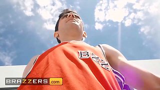 Brazzers - stepmom miss sally gives jordi a crazy tub and lets him slip deep into her cougar pussy