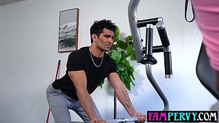 Large-breasted Ebony mommy stepsis fucks stepbro
