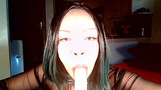 Big ass swallowing dildo