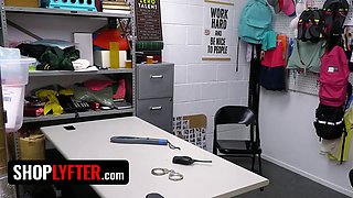 Curvy vixen Keira Croft arches over the desk and gets her pussy frigged and slurped - shoplyfter