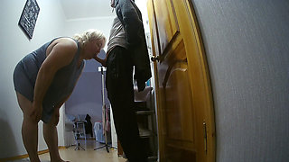 Courier fucked girlfriend in mouth and pussy doggy style