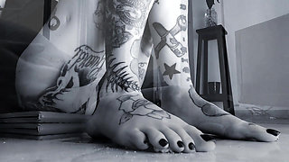 hey baby stop and watch my feet