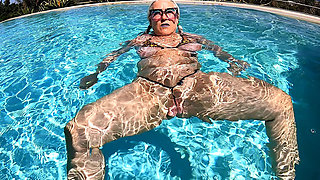 Pissing in a Micro Bikini