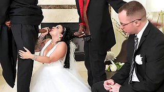 Payton Presley's Wedding Turns into a Rough Interracial Threesome - Cuckold Sessions