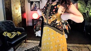 Amateur black fetish babe tugs