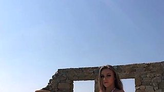 Real amateur babe outdoors getting hot outdoors in hd