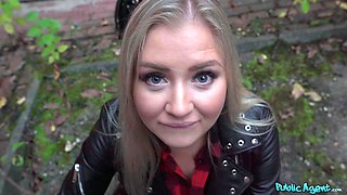 Erik Everhard’s Blonde Casting Passion in Public