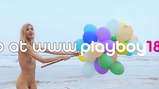 Sexy naked MILF playing with her baloons