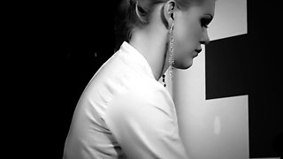 Amateur Blonde Fisting Her Ass